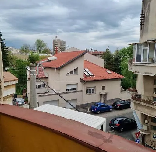 Cozy Near Center Apartment Bucharest