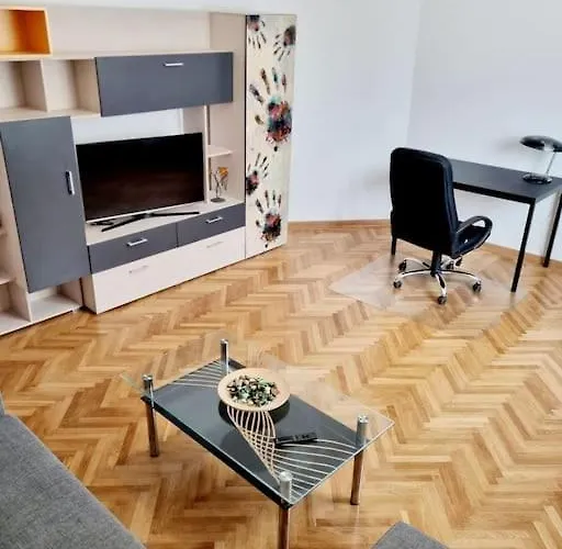 Cozy Near Center Апартаменти *